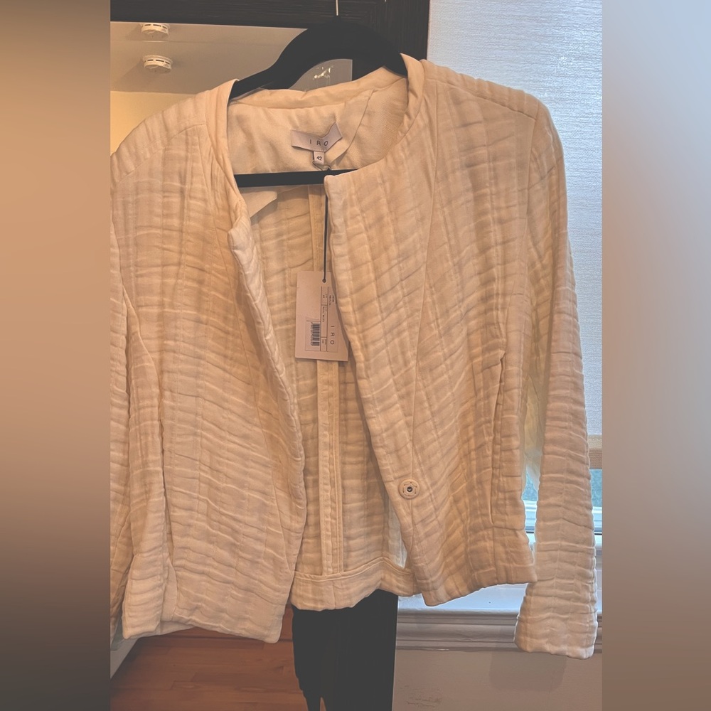 IRO officials white blazer L